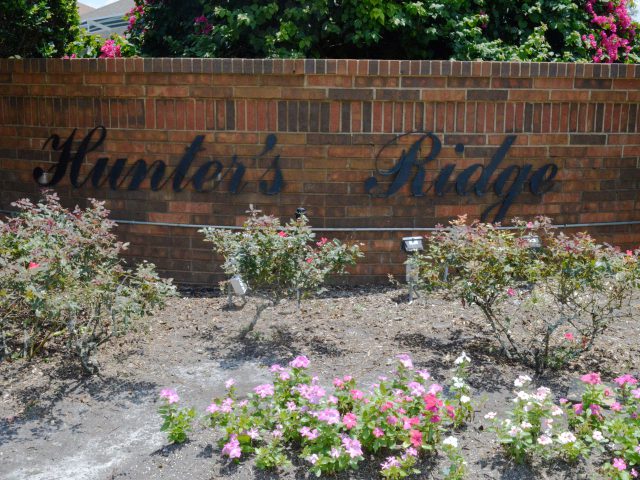Hunter's Ridge sign